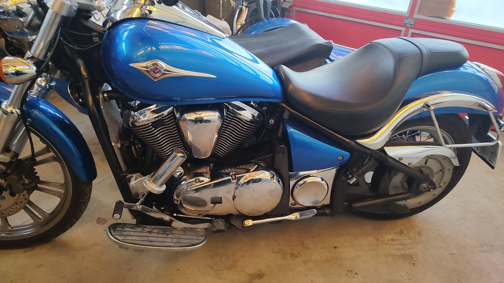 Motocicletă Kawasaki VN900 cu ataș