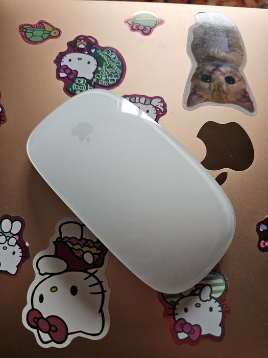 Vând MacBook Air M1 2020 Roz și Magic Mouse 2
