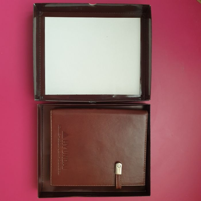 Ежедневник кожаный.