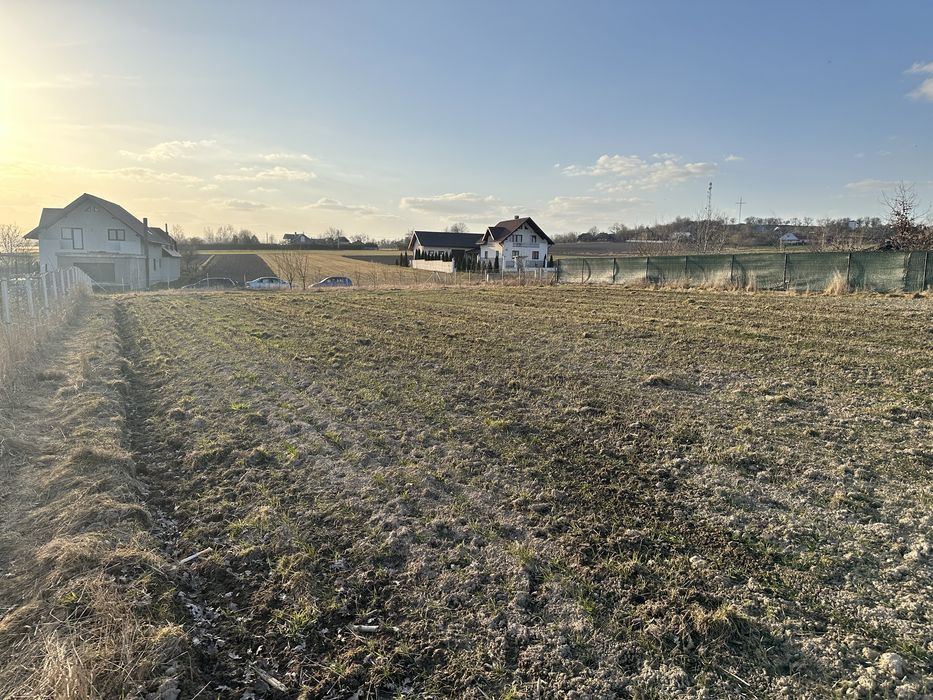 Teren de vinzare (fronturi de casa)