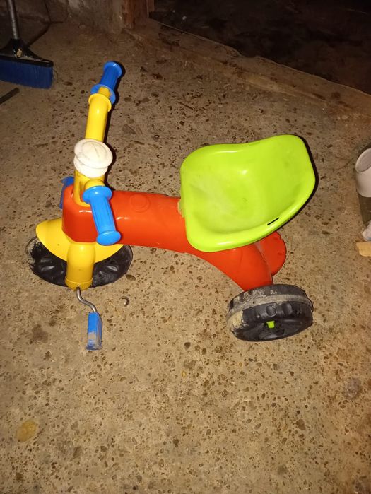 Tricicleta din plastic cu pedale