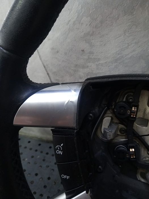 Volan piele in 4 spite cu comenzi ford focus 2 4m513600c