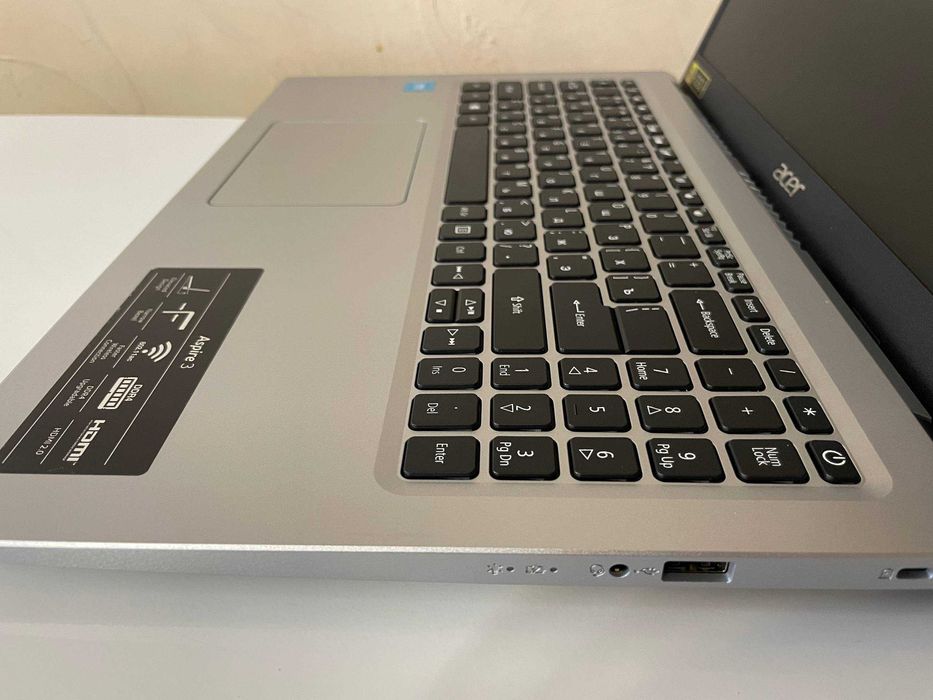 *Acer Aspire 3 /Celeron N4500/8Gb ram/256Gb ssd/intel Uhd Graphics/