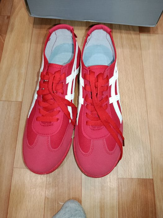 Продам кроссовки асикс новые