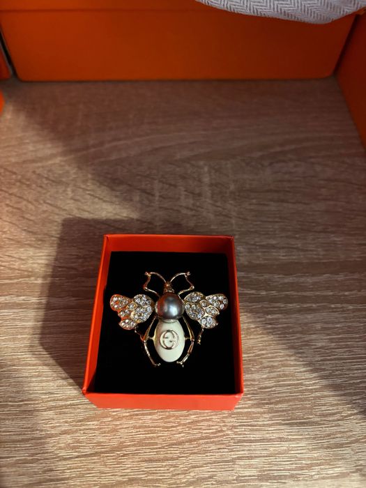 Broșă Gucci albinuță logo