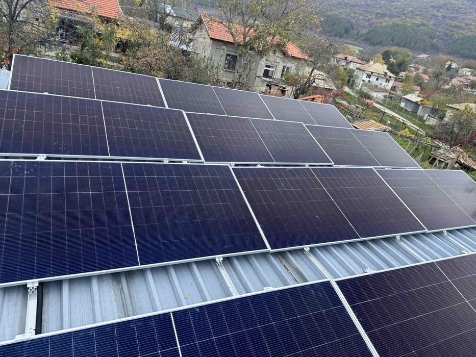 Продажба и монтаж на слънчеви системи за топла вода и ток