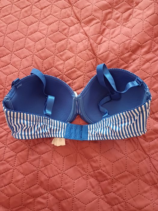 Vand sutien albastru cu alb 85C în stare perfectă