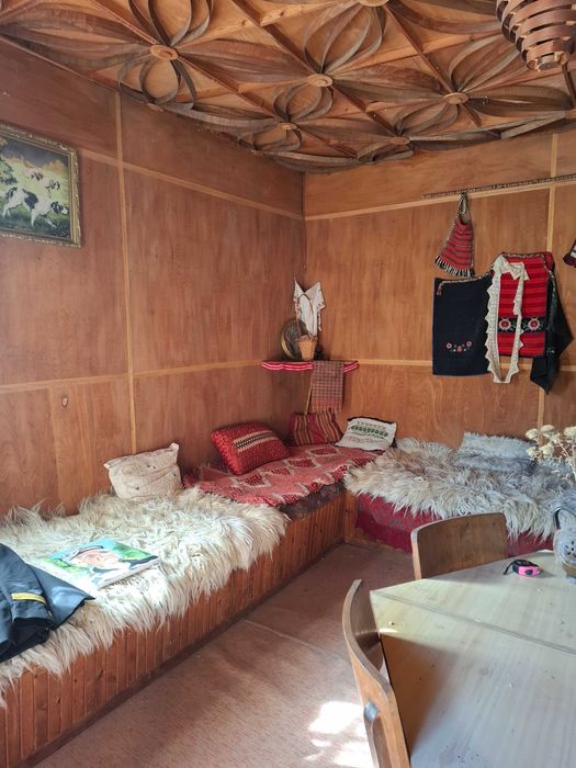 Продава се парцел с къща в с. Горна Диканя