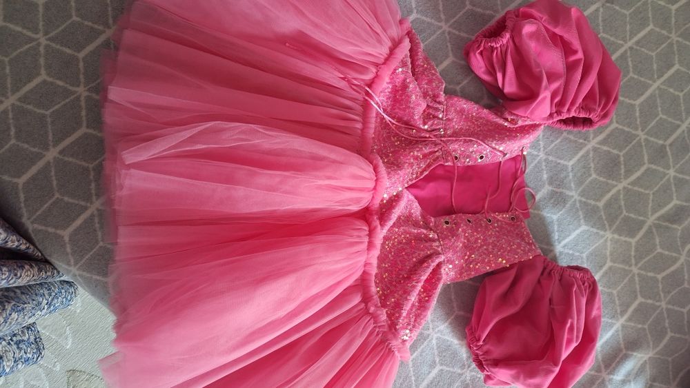 Продам шикарное детское  платье