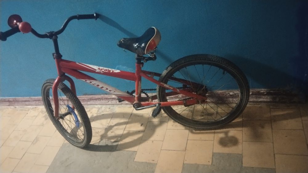 Ппродам велосипед примерно до 12 лет .