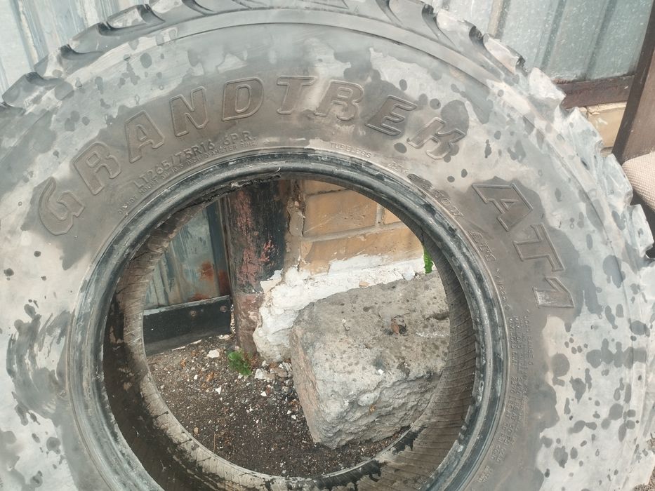 Продам шины от Mitsubishi