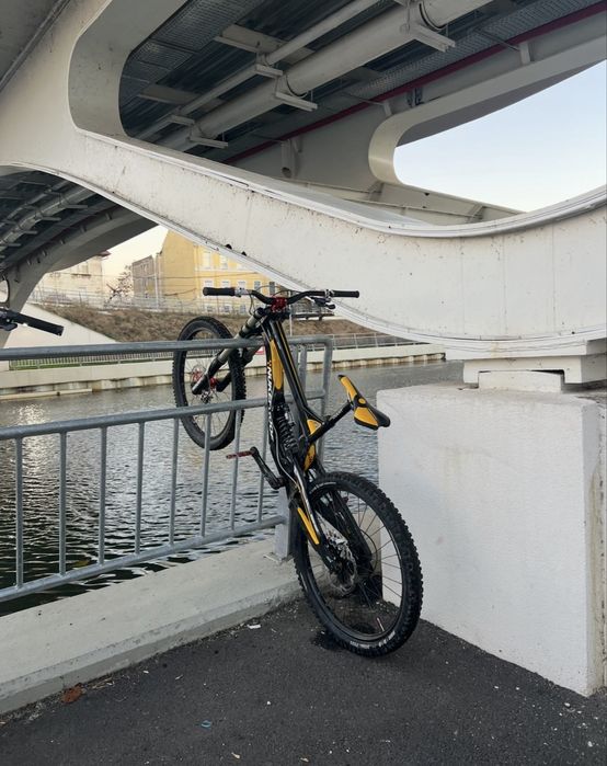 Bicicleta Nukeproof downhill