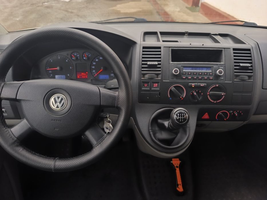 Autoturism VW Transporter T5, lung, 1.9 TDI, euro 4, 102 CP, 9 locuri