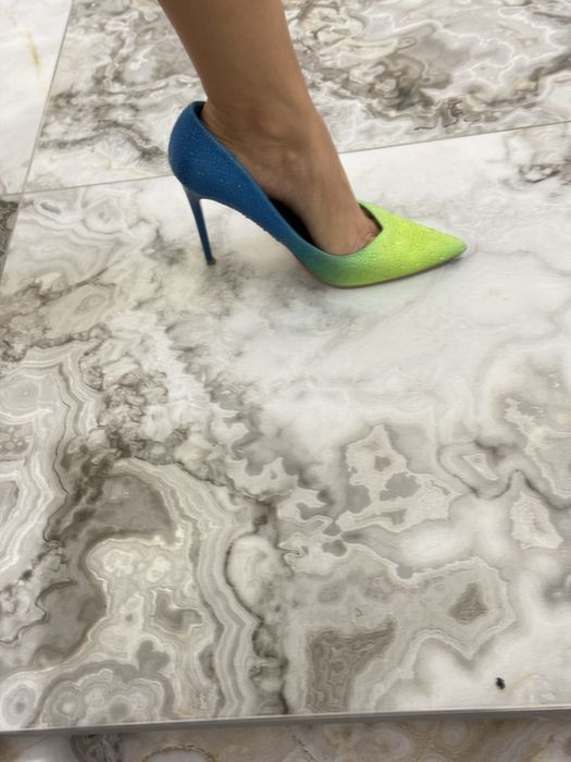 Обувки на висок ток