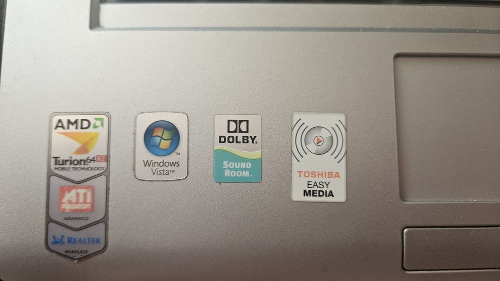 Лаптоп Toshiba Equium A210-1AS / 15.4" / 2GB RAM / 160GB HDD / За части или ремонт.