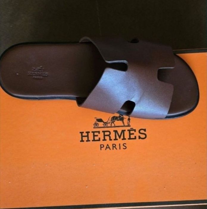 Продавам дамски чехли