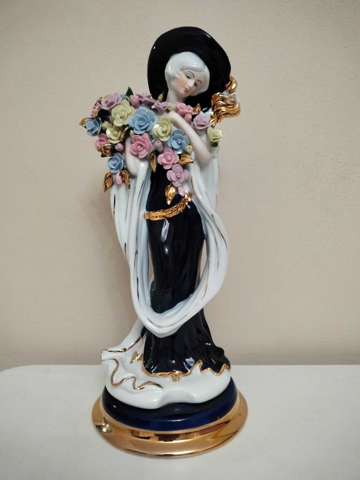 Фарфоровые статуэтки