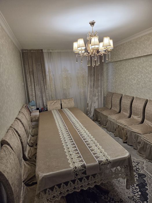 Стол стул сотилади чинор дарахтидан килинган.