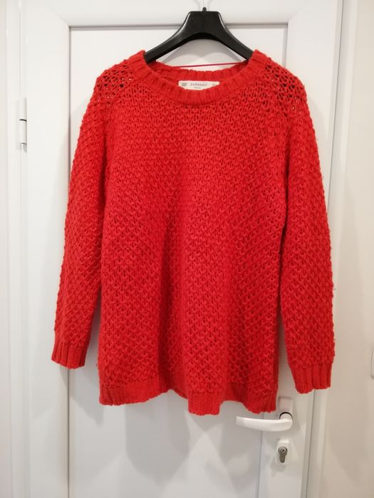 Блузон червено д. 70 см., от яката до края на ръкава 73 см., ш. 53 см.