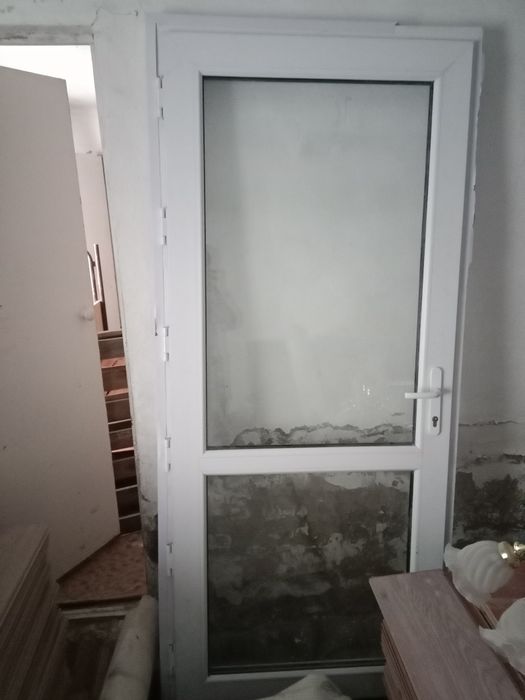 Дверь пластиковый