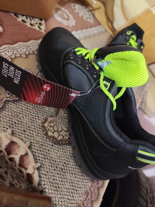 Работни обувки чисто нови