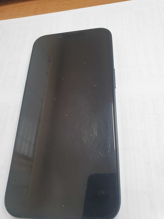 Iphone 13  128 gb  с оставаща гаранция 15 месеца
