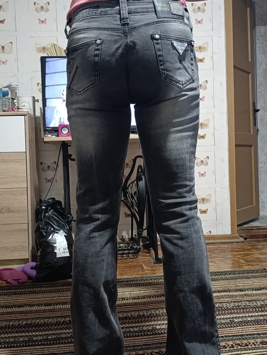 Готини модерни дънки.