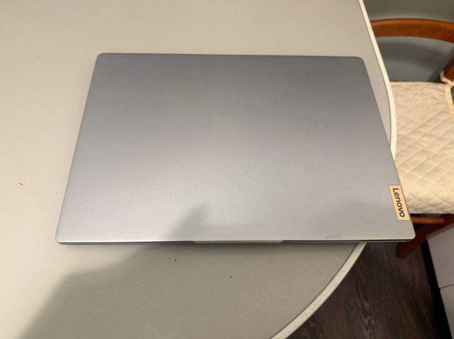 Lenovo IdeaPad Slim 3 16IAH8