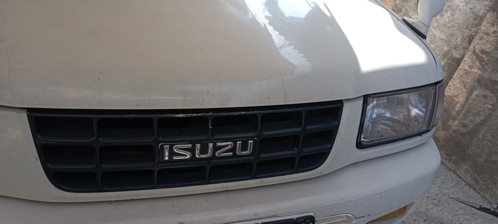 Продам машину isuzu wizard 1998г