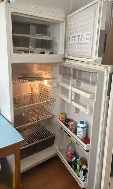 Хладилник с фризер – работещ, запазен
