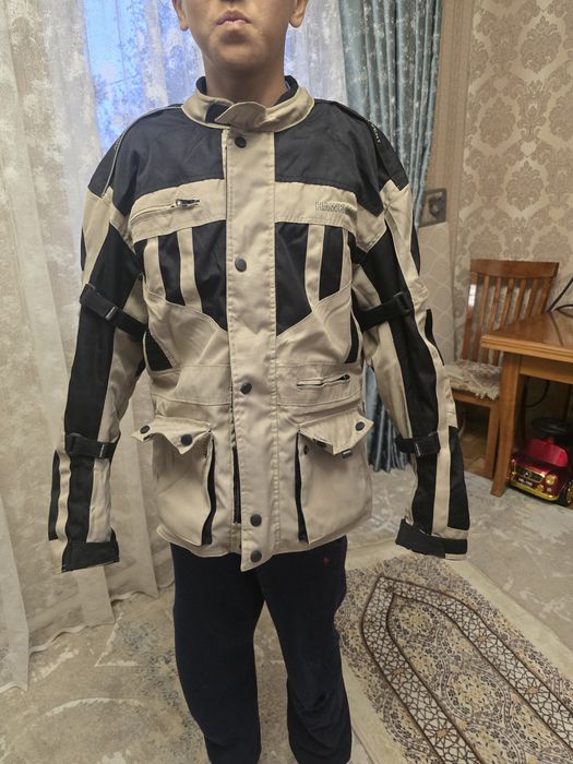 Продам мотоциклиста  куртку