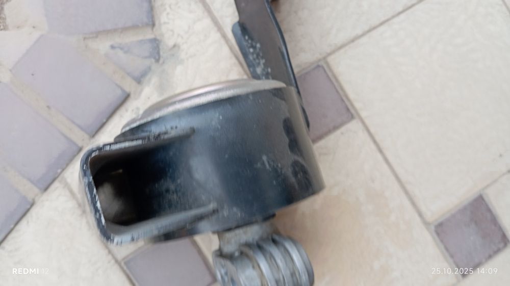 Опора двигателя 1.8 лассети