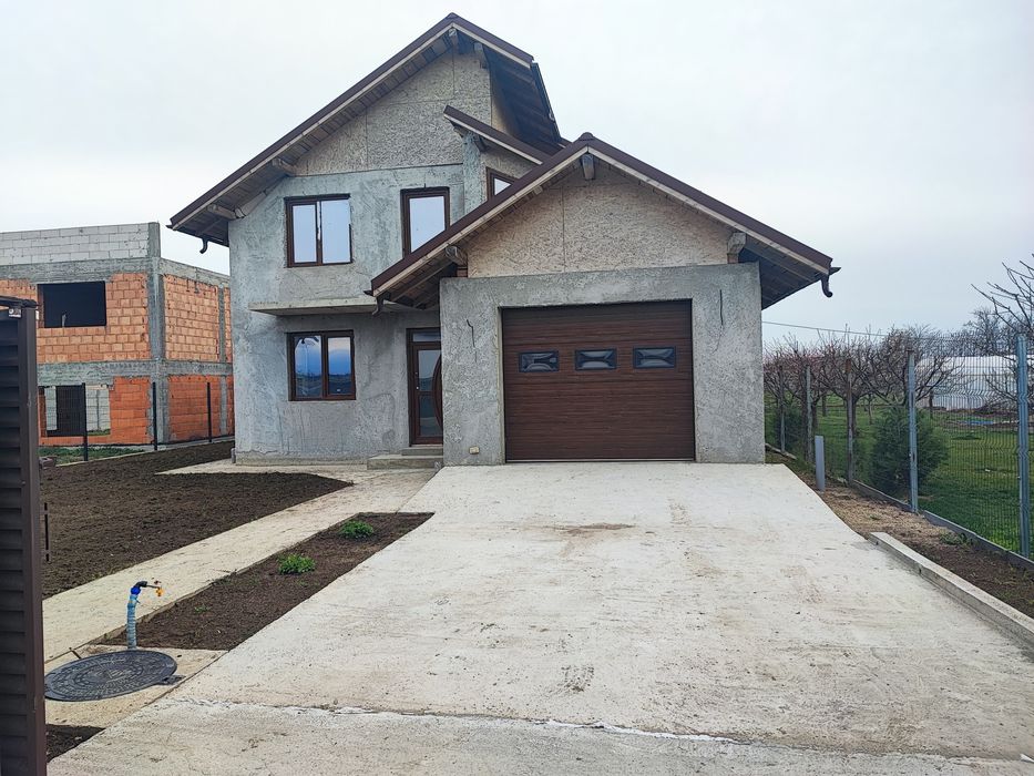 Casă+Foișor+Garaj+Beci