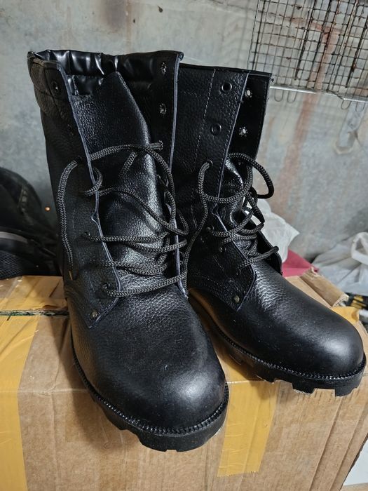 Продам берцы и туфли