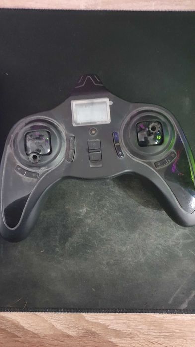 Vand drona si joystick trust cadou