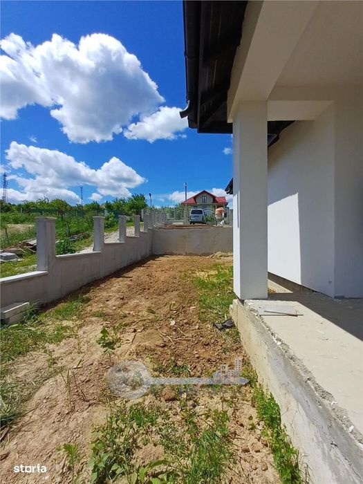 Casa de vanzare I Paun, Barnova I 4 camere, 2 bai I 500 mp teren
