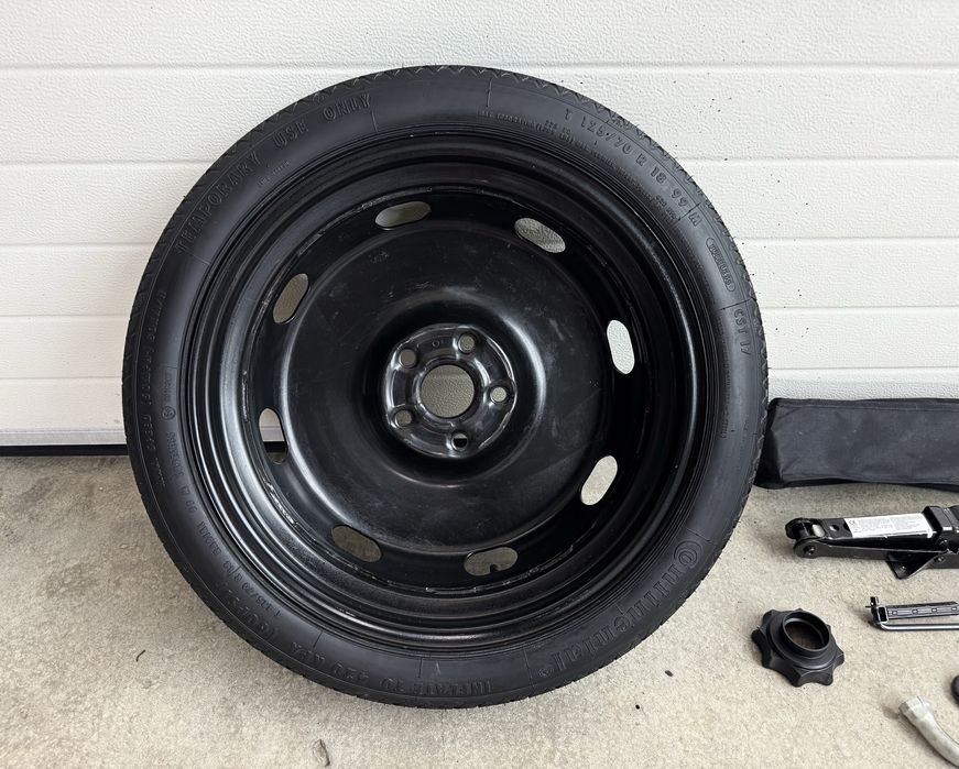 Оригинален авариен комплект за VW патерица,крик,ключ