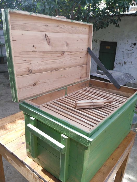 улей пчеловодческий.