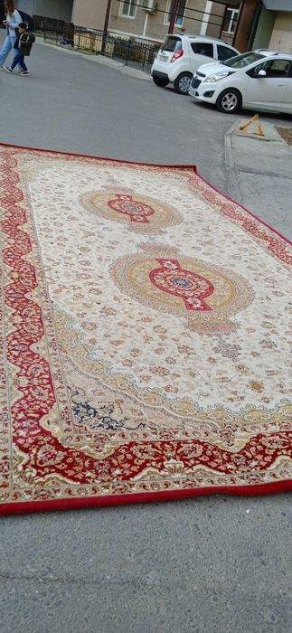 2.5 ga 5 qalin gilam sotiladi