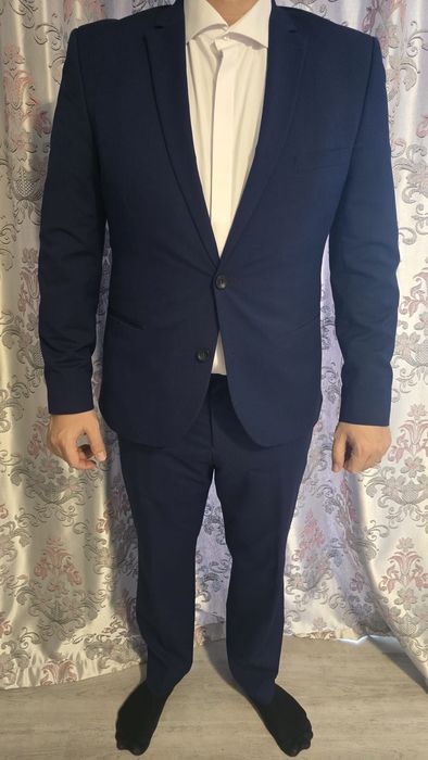 Costum bleumarin