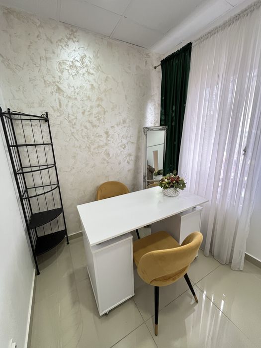 Inchiriez post manichiura/ pedichiura