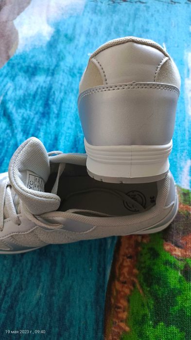 Женские кроссовки