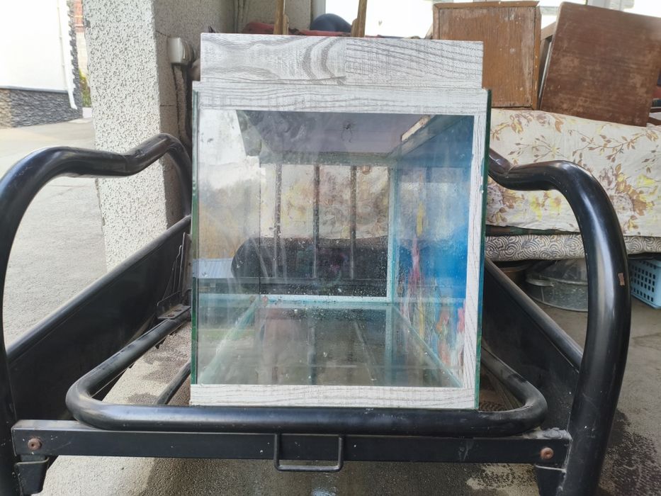 Продам аквариум на 100литров срочно