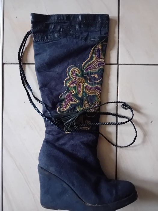 Продавам шикозни ботуши