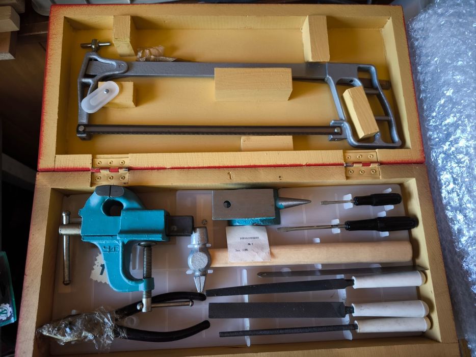 Продается набор слесарного инструмента