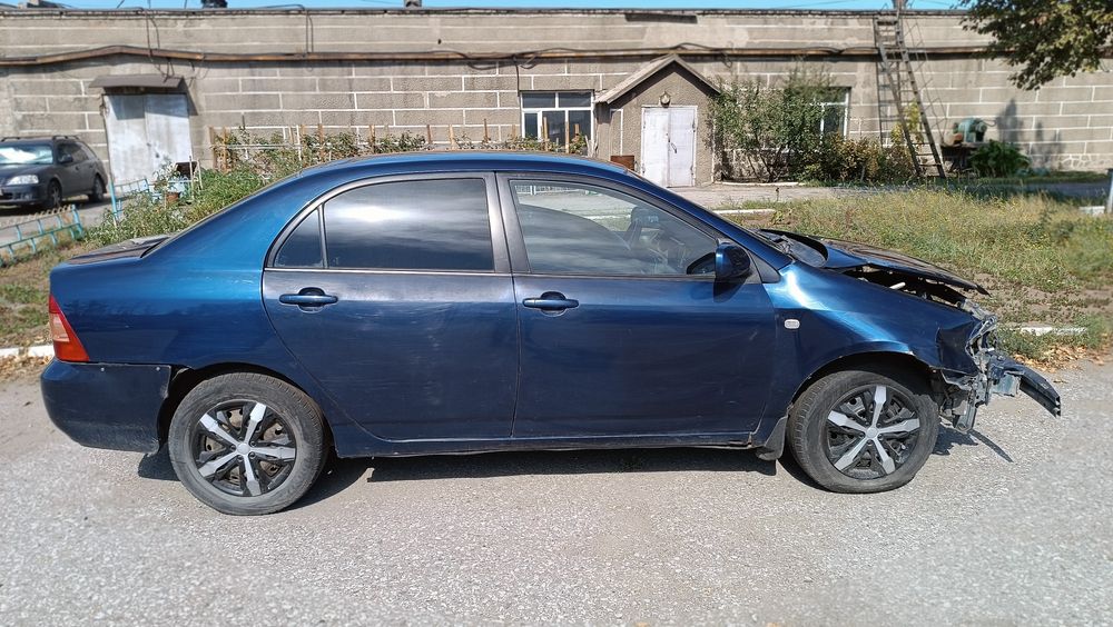 Toyota Corolla 2004, 1.6, после ДТП