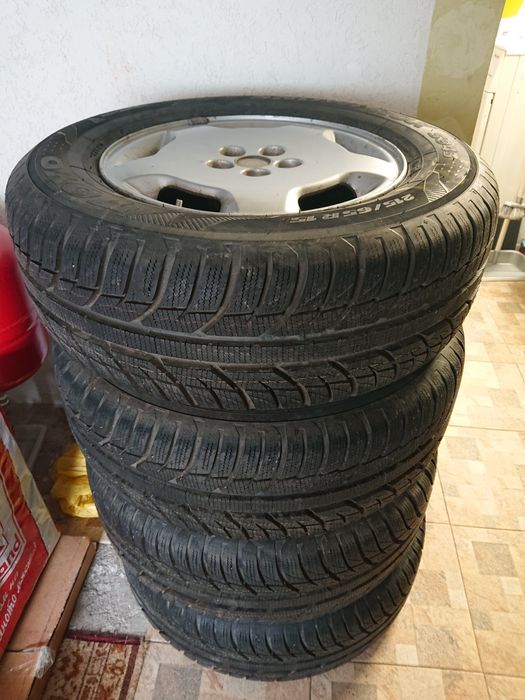 Гуми TOYO SNOWPROX S943 комплект с джанти и датчици Launch LTR-01