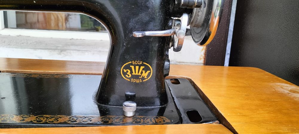 Ножная швейная машина СССР