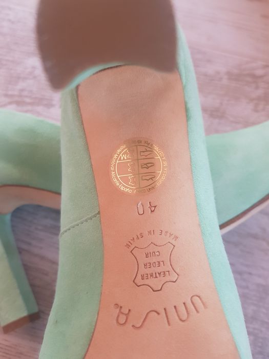 pantofi din piele intoarsa