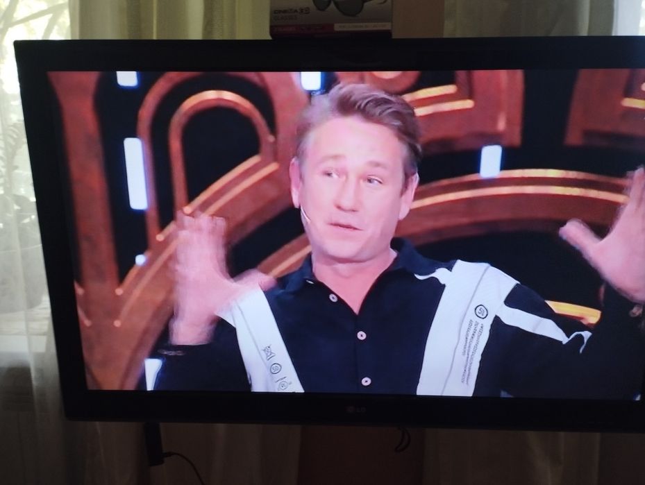 3 D Телевизор LG 42"